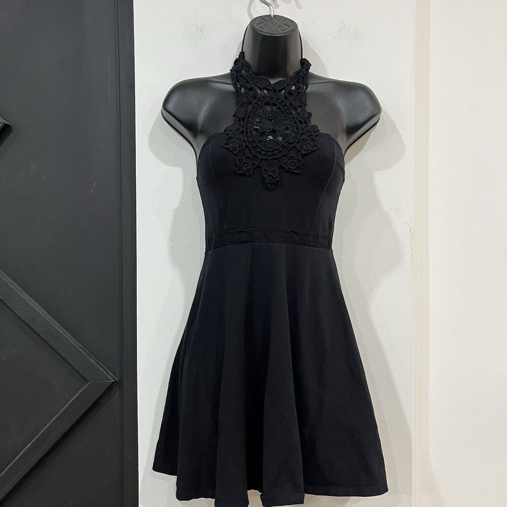 Forever 21 Black Crochet Halter Neckline Dress Size Small
